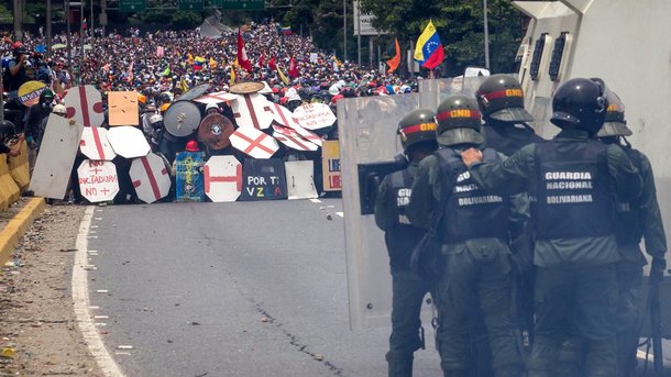  Голод, уличные бои и самый молодой президент: что нужно знать о ситуации в Венесуэле