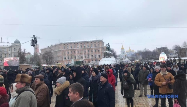 На Софийской площади собираются украинцы на праздничное богослужение