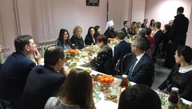  Епифаний встретился с семьями украинских политзаключенных