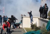 	Протестующие атаковали резиденцию премьера Албании: появились фото