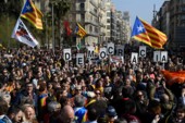 	Тысячи каталонцев снова требуют независимость: яркие фото с улиц Барселоны