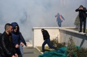 	Протестующие атаковали резиденцию премьера Албании: появились фото
