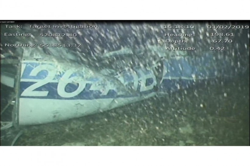 Спасатели обнаружили тело в фюзеляже самолета, на котором летел Сала (фото)