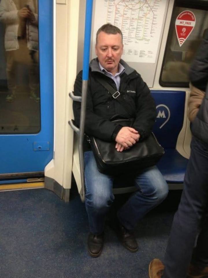 	"Следующая станция — "Русский мир": в сети высмеяли фото Гиркина в метро