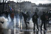 	Протесты "желтых жилетов" во Франции: начались беспорядки и задержания