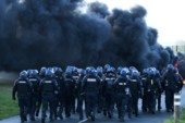 	Во французской тюрьме надзиратели устроили огненный протест