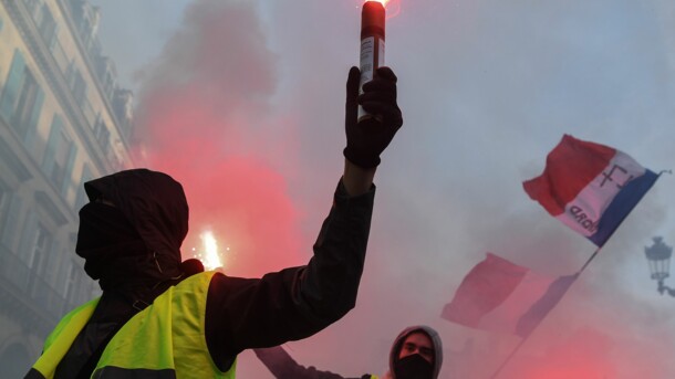 "Желтые жилеты" готовят 16-ю волну протестов в Париже и регионах "Желтые жилеты" готовят 16-ю волну протестов в Париже и регионах