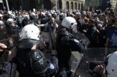 	В Белграде протестующие заблокировали резиденцию президента Сербии