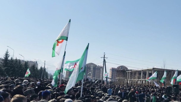 В столице Ингушетии снова начались масштабные протесты В столице Ингушетии снова начались масштабные протесты