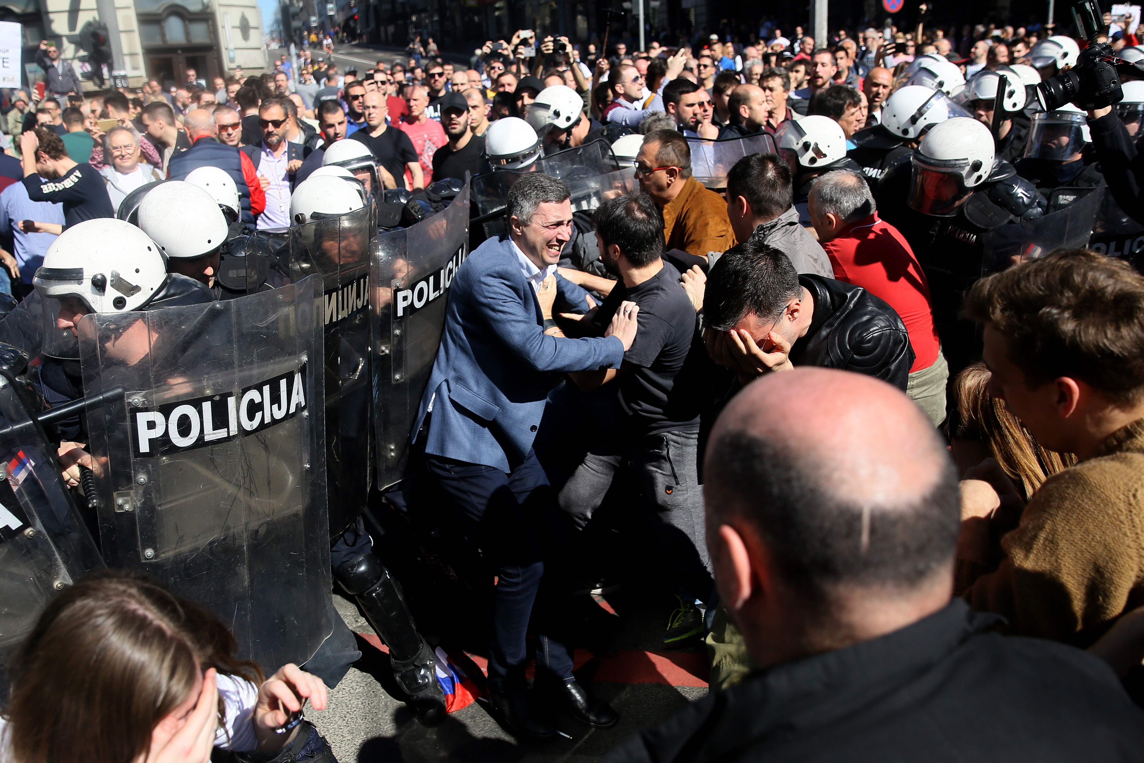 	Белградский "Майдан":  против чего протестуют сербы