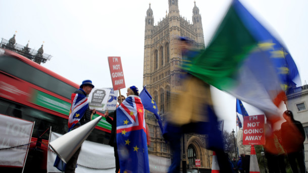 Парламент Британии поддержал отсрочку Brexit до июля Парламент Британии поддержал отсрочку Brexit до июля