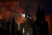 	Колокольни собора Парижской Богоматери спасены от пожара, тушить огонь будут всю ночь