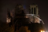 	Печальный Квазимодо в Сети: рисунок, посвященный собору Парижской Богоматери, стал вирусным