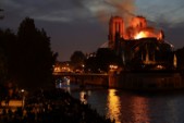 	Почерневший собор и сотни пожарных: как выглядит Нотр-Дам де Пари после разрушительного огня