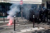 	В Париже снова произошли стычки "желтых жилетов" с полицией: появились яркие фото и видео