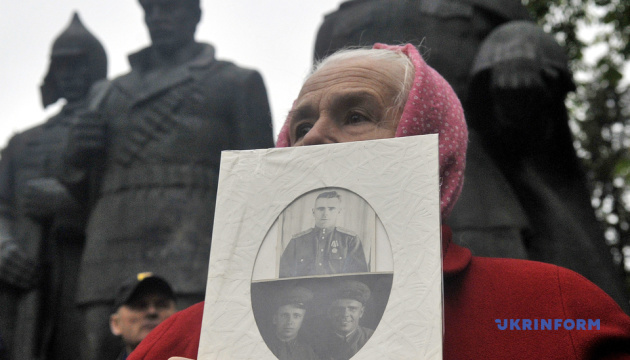 Как относятся ко Дню Победы украинцы
