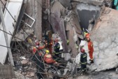 	В Шанхае обрушилось здание: десятки человек оказались под завалами
