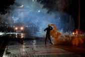 	Бензиновые бомбы против водометов – в Албании прошли стычки между демонстрантами и полицейскими