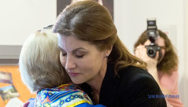 Марина Порошенко посетила фотовыставку матерей погибших воинов