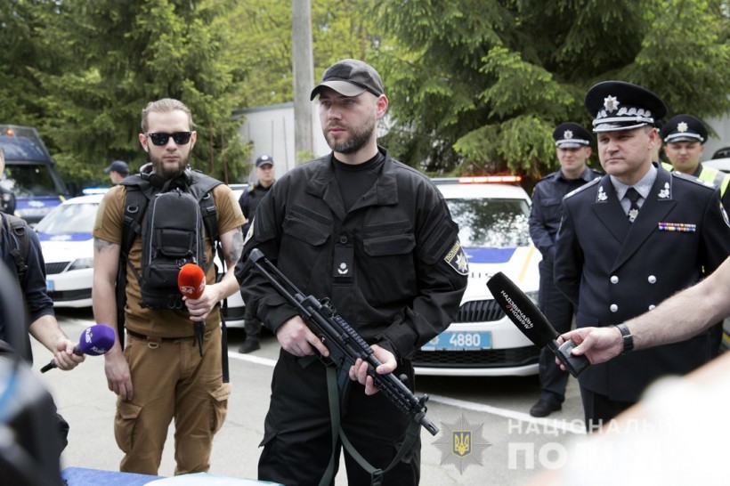 В Киеве презентовали новые пистолеты-пулеметы для полицейских