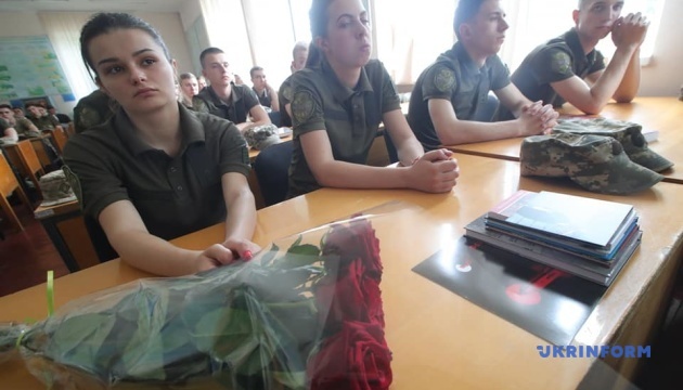 Студентам военной кафедры НАУ показали фильм “Узники Кремля”