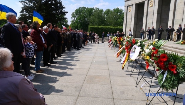 В Берлине почтили память погибших во Второй мировой войне украинцев