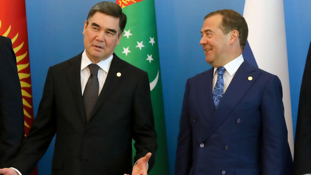 Как в нелепом кино: президент Туркменистана снова "похвастался" умениями Как в нелепом кино: президент Туркменистана снова "похвастался" умениями