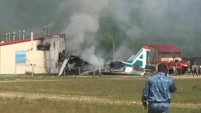	В России пассажирский самолет при посадке врезался в дом: есть погибшие и раненые