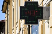 	Во Франции впервые за историю наблюдений температура перевалила за 45 градусов