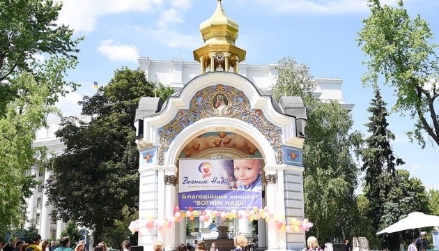 На территории Михайловского Златоверхого монастыря состоялся благотворительный концерт