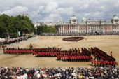 	Парад, салют и толпы зевак: как в Лондоне отметили день рождения Елизаветы ІІ, фото