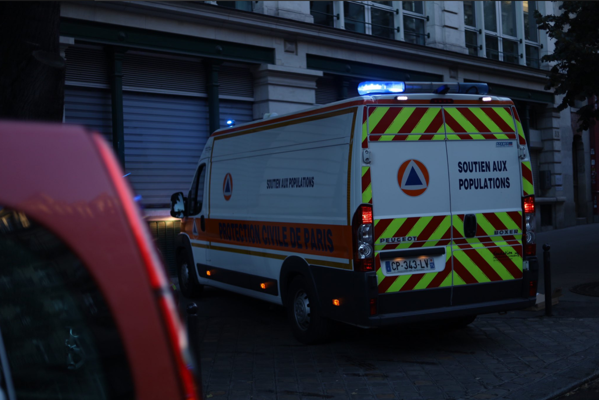 	В центре Парижа случился пожар в жилом доме: три человека погибли