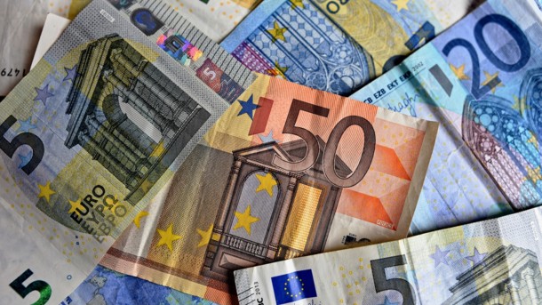 Украина получила миллиард евро от размещения евробондов Украина получила миллиард евро от размещения евробондов
