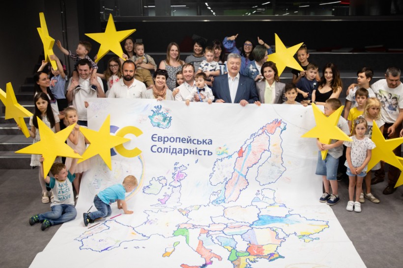 Супруги Порошенко устроило детский праздник в офисе "Европейской Солидарности"