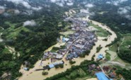 	На юг и восток Китая обрушились ливни и наводнение: яркие фото и видео