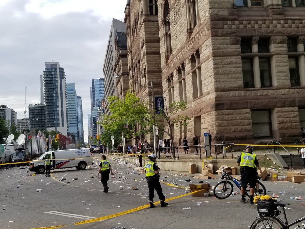 	Стрельба на масштабном параде в Торонто: пострадали четыре человека