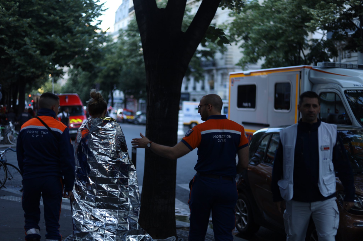 	В центре Парижа случился пожар в жилом доме: три человека погибли