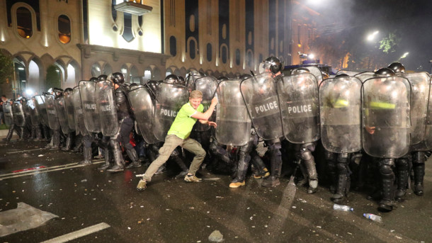 Протесты в Тбилиси: после попыток разгона в больницах остаются десятки людей Протесты в Тбилиси: после попыток разгона в больницах остаются десятки людей