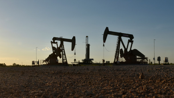 Нефть перешла к росту цен после резкого падения Нефть перешла к росту цен после резкого падения