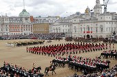 	Парад, салют и толпы зевак: как в Лондоне отметили день рождения Елизаветы ІІ, фото