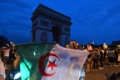 	Футбольный матч закончился многотысячными погромами в Париже: фото и видео