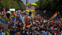 	Буйство красок и радужные флаги повсюду: в Берлине прошел гей-парад