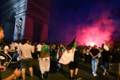 	Футбольный матч закончился многотысячными погромами в Париже: фото и видео