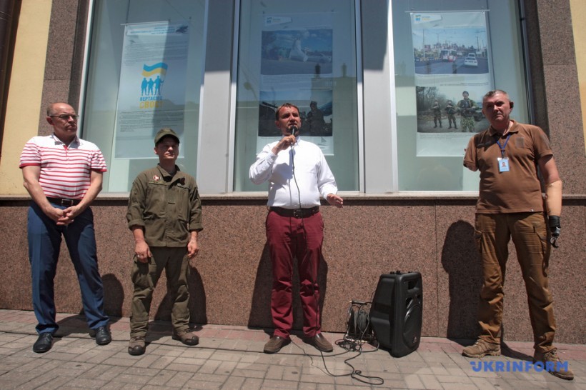 В Укринформе открылась фотовыставка к годовщине освобождения городов Донбасса