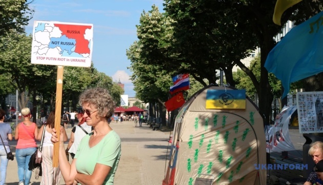 День рождения Сенцова в Берлине отметили художественной акцией протеста