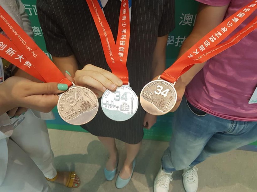 Украинские школьники завоевали три медали на конкурсе инноваций в Китае