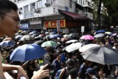 	В Гонконге активисты вышли на новый протест: полиция применила слезоточивый газ