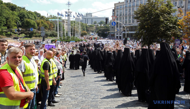 В крестном ходе по случаю крещения Руси приняли участие 30 тысяч верующих – полиция
