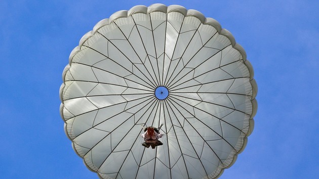 “Это чудо”: женщина выжила после падения с 1500 метров