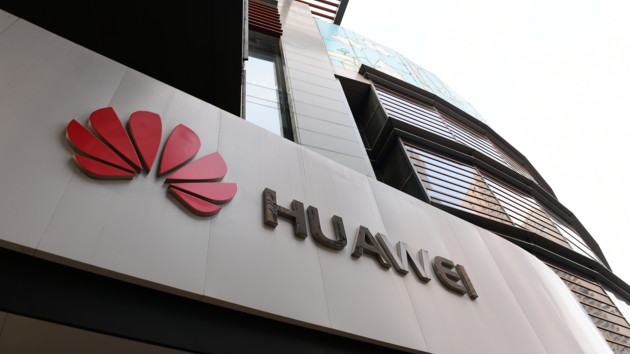 Huawei и ZTЕ в "черном списке": США окончательно запретили закупки у техно-гигантов Huawei и ZTЕ в "черном списке": США окончательно запретили закупки у техно-гигантов